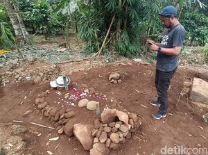 Makam Gadis Purbalingga Dibongkar Misterius, Warga Ingat Lagi Kasus Sumanto Makam Gadis Purbalingga Dibongkar Misterius, Warga Ingat Lagi Kasus Sumanto