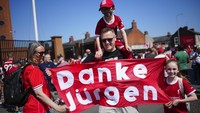 Klopp juga pernah mencatatkan 44 laga tanpa terkalahkan di Premier League sedari Januari 2019 hingga Februari 2020, cuma kalah dari 49 laga Arsenal bersama Arsene Wenger. Sejak ditangani Klopp, Liverpool jadi tim paling banyak meraih poin dari posisi tertinggal, yakni 157 poin. AP/Jon Super