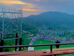 Daya Tarik Pintu Langit Sky View, Lokasi, Jam Operasional, dan Harga Tiket