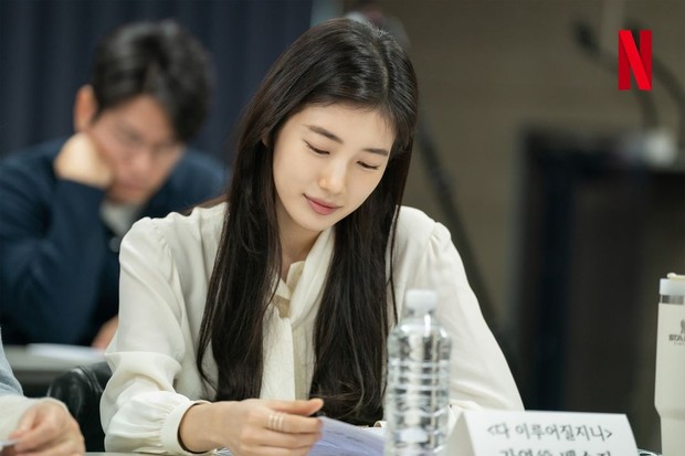 Potret Bae Suzy dalam pembacaan naskah drama 'Everything Will Come True'