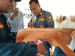 Throwback: Saat Minyak Tak Mempan, Petugas Damkar Jadi Andalan