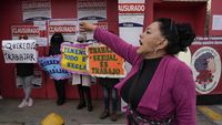 Puluhan PSK di Peru Protes Penutupan Rumah Bordil