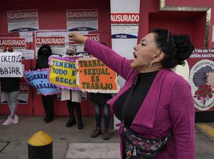 Puluhan PSK di Peru Protes Penutupan Rumah Bordil Puluhan PSK di Peru Protes Penutupan Rumah Bordil