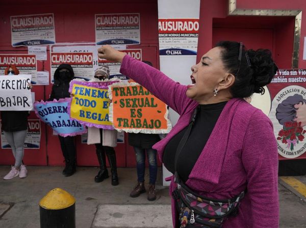 Puluhan PSK di Peru Protes Penutupan Rumah Bordil