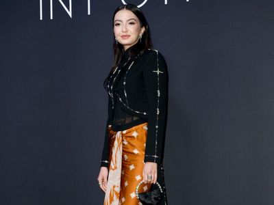 Foto: Raline Shah Elegan Dibalut Beskap di Cannes, Bertemu Bintang Hollywood