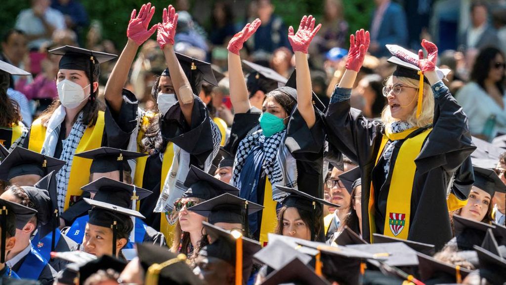 Ratusan Mahasiswa Yale AS Kompak Bela Palestina saat Momen Wisuda Ratusan Mahasiswa Yale AS Kompak Bela Palestina saat Momen Wisuda