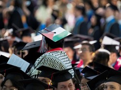 Unik! Kampus-kampus di AS Punya Tradisi Hias Topi Wisuda Saat Lulus