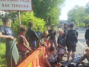 Tidur di Area Exit Tol Simo, 17 Anak Punk Diamankan Satpol PP
