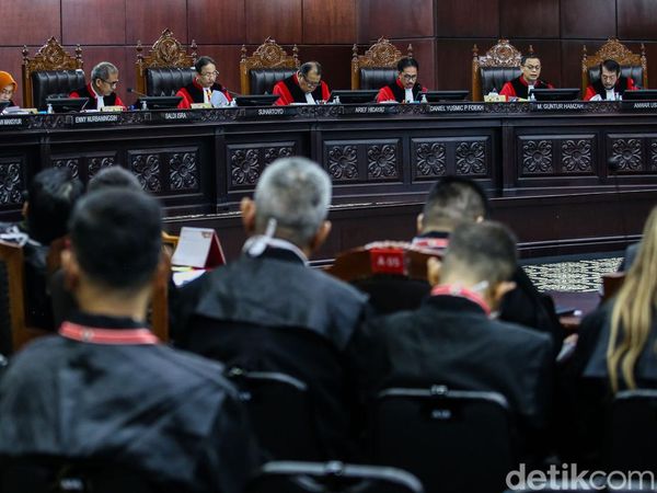 Suasana Sidang MK Putuskan 207 Perkara Dismissal Sengketa Pileg