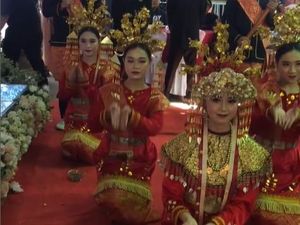 Tari Payung Asal Sumbar, Berkisah Tentang Suami yang Meninggalkan Istri Tari Payung Asal Sumbar, Berkisah Tentang Suami yang Meninggalkan Istri