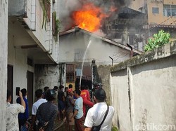 Toko Sepeda di Lubuklinggau Kebakaran, Pemadaman Terkendala Gang Sempit