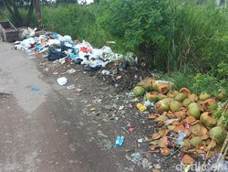 Tumpukan Sampah Dikeluhkan Pengunjung Danau Opi Jakabaring