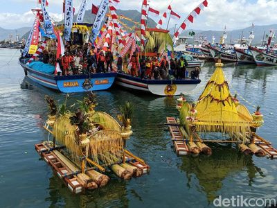 Momen Upacara Adat Larung Sembonyo di Trenggalek