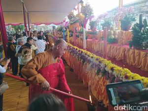 Api Dharma untuk Waisak Tiba di Magelang, Disemayamkan di Candi Mendut