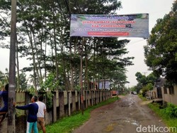 Warga Protes Jalan Rusak Bertahun-tahun, Ini Kata Pemkab Pandeglang