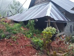 Longsor Terjang 5 Rumah di Saluassing Mamasa-Putus Akses Menuju 3 Desa