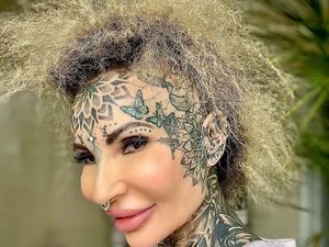 Punya Tato LV, Wanita Ini Ngarep Diperlakukan Istimewa Punya Tato LV, Wanita Ini Ngarep Diperlakukan Istimewa
