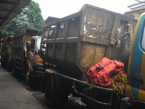 Ratusan Ton Sampah di Bogor Teronggok gara-gara Sopir Truk Mogok