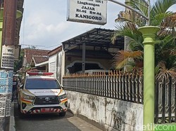 Duka Selimuti Rumah Kernet Bus Study Tour SMP PGRI 1 Wonosari di Blitar