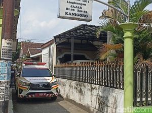 Duka Selimuti Rumah Kernet Bus Study Tour SMP PGRI 1 Wonosari di Blitar Duka Selimuti Rumah Kernet Bus Study Tour SMP PGRI 1 Wonosari di Blitar