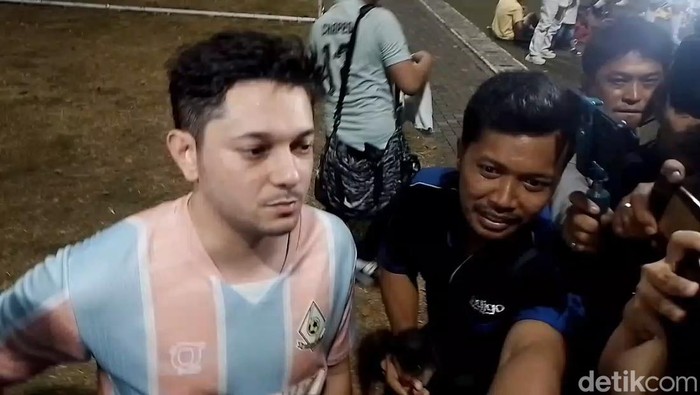 Andrew Andika Andrew Andika timbul di tengah tuduhan selingkuhi Tengku Dewi.