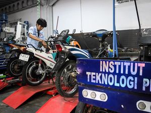 Imbas Efisiensi Anggaran, Gimana Nasib Subsidi Konversi Motor Bensin ke Listrik? Imbas Efisiensi Anggaran, Gimana Nasib Subsidi Konversi Motor Bensin ke Listrik?