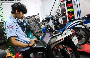 Begini Proses Konversi Sepeda Motor Listrik, Pernah Lihat?