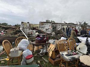 Disapu Tornado, Rumah-rumah di Iowa Ini Hancur