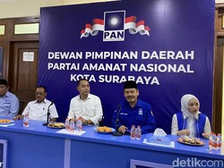 Kompak Berkemeja Putih, Eri-Armuji Daftar ke Kantor PAN Surabaya