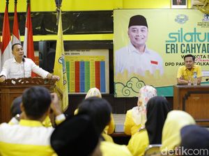 Eri Cahyadi Datang ke Kantor Golkar Surabaya Tanpa Armuji
