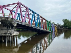 Jembatan Sungai Perumbi di Meranti Ambruk, Akses Putus Total