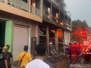 Gudang Rongsok di Kartasura Sukoharjo Terbakar! Gudang Rongsok di Kartasura Sukoharjo Terbakar!