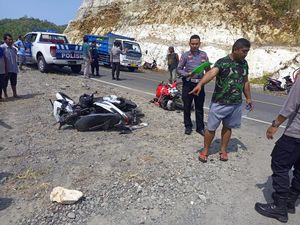 Detik-detik Adu Banteng 2 Motor di JJLS Gunungkidul Tewaskan 1 Orang Detik-detik Adu Banteng 2 Motor di JJLS Gunungkidul Tewaskan 1 Orang