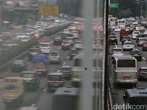 Penumpang TransJ soal Macet Ciledug: Puri Beta-Petukangan Utara Bisa 2-3 Jam