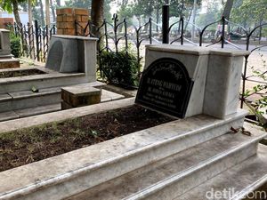 Melihat Makam Ateng Wahyudi, Eks Walkot Bandung Sekaligus Ketum Persib