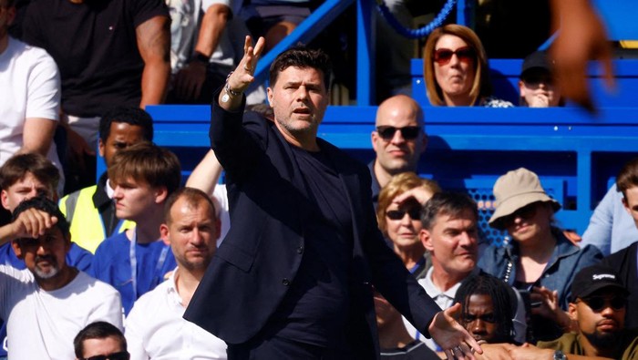 FILE PHOTO: Soccer Football - Premier League - Chelsea v AFC Bournemouth - Stamford Bridge, London, Britain - May 19, 2024  Chelsea manager Mauricio Pochettino reacts Action Images via Reuters/John Sibley EDITORIAL USE ONLY. NO USE WITH UNAUTHORIZED AUDIO, VIDEO, DATA, FIXTURE LISTS, CLUB/LEAGUE LOGOS OR LIVE SERVICES. ONLINE IN-MATCH USE LIMITED TO 120 IMAGES, NO VIDEO EMULATION. NO USE IN BETTING, GAMES OR SINGLE CLUB/LEAGUE/PLAYER PUBLICATIONS. PLEASE CONTACT YOUR ACCOUNT REPRESENTATIVE FOR FURTHER DETAILS../File Photo