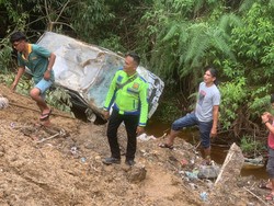 Ambulans Bawa Jenazah Balita Terjun ke Jurang di Samosir, 4 Luka-luka