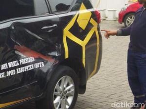 Duerrr! Mobil KPU Klaten Penyok Terlempar Tabung APAR Duerrr! Mobil KPU Klaten Penyok Terlempar Tabung APAR