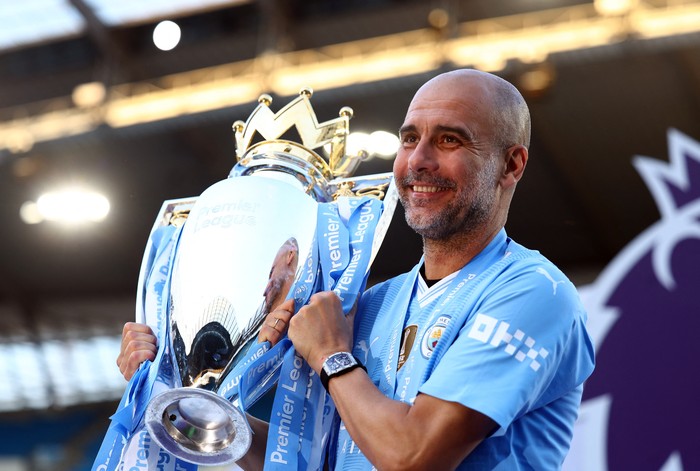 Soccer Football - Premier League - Manchester City v West Ham United - Etihad Stadium, Manchester, Britain - May 19, 2024  Manchester City manager Pep Guardiola celebrates with the trophy after winning the Premier League Action Images via Reuters/Lee Smith EDITORIAL USE ONLY. NO USE WITH UNAUTHORIZED AUDIO, VIDEO, DATA, FIXTURE LISTS, CLUB/LEAGUE LOGOS OR LIVE SERVICES. ONLINE IN-MATCH USE LIMITED TO 120 IMAGES, NO VIDEO EMULATION. NO USE IN BETTING, GAMES OR SINGLE CLUB/LEAGUE/PLAYER PUBLICATIONS. PLEASE CONTACT YOUR ACCOUNT REPRESENTATIVE FOR FURTHER DETAILS..