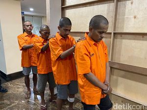 Tampang Komplotan Begal Pembacok Casis Bintara Kini Berbaju Tahanan Tampang Komplotan Begal Pembacok Casis Bintara Kini Berbaju Tahanan