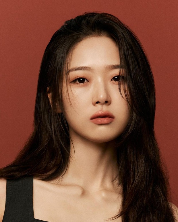 Potret Kim Si Eun