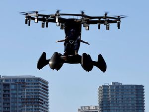 Potret Mobil Terbang Debut Mengudara di Tokyo