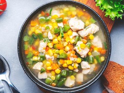 Resep Sup  Ayam dan Sayuran yang Berkaldu Gurih dan Bahannya Sederhana