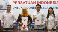 Senyum Khofifah-Emil Dardak Usai Didukung Perindo di Pilgub Jatim 2024