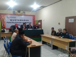 Bawaslu Bojonegoro Kabulkan Gugatan Nurul Azizah-Nafik Calon Independen