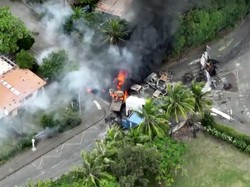 Penampakan Mencekam di Kaledonia Baru, Mobil-mobil Hangus Terbakar