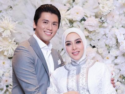 6 Potret Syahrini Tampil Glowing di Pemotretan Kehamilan Anak Pertama