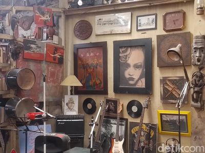 Tempat Menarik di Pasar Loak Kebayoran Lama dengan Segudang Koleksi Barang Jadul