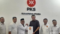 Bobby Nasution Ambil Formulir Pendaftaran Bacalon Gubsu ke PKS