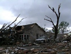 Penampakan lowa AS Porak-poranda Dilanda Tornado